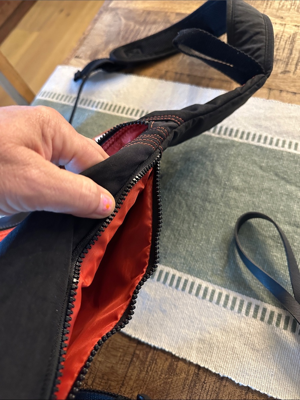Harley-Davidson Black Sling Bag with Orange Lining and Accent Stitching - Picture 4 of 4